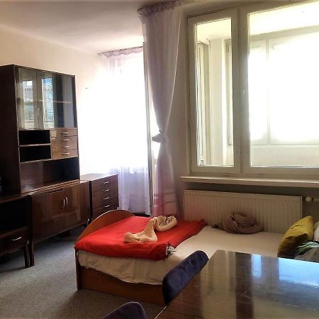 Comfortable 3 Bedroom Rental Unit With A Cozy Balcony In Center Warszawa Zewnętrze zdjęcie