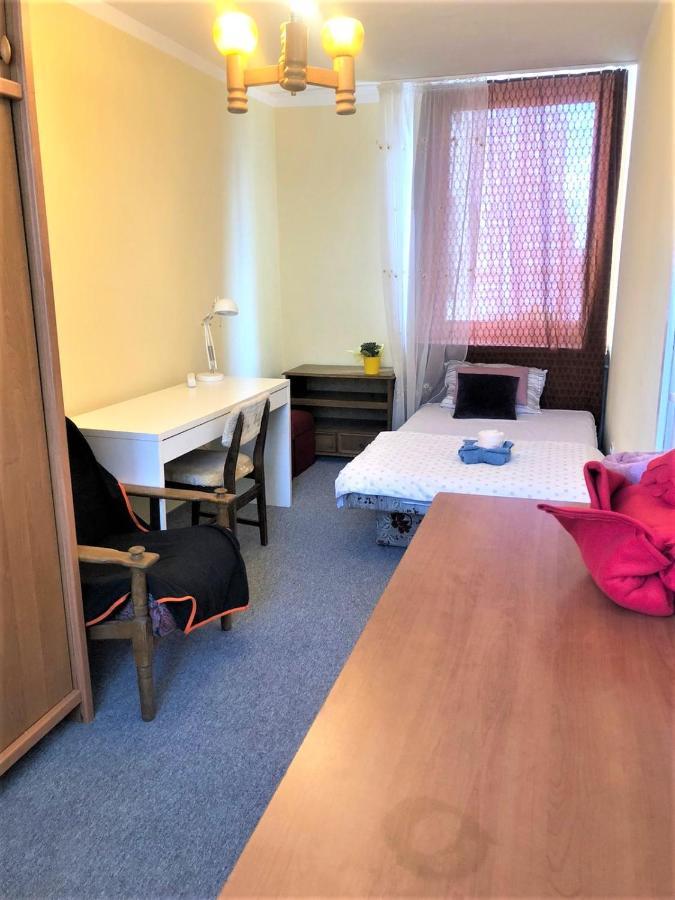 Comfortable 3 Bedroom Rental Unit With A Cozy Balcony In Center Warszawa Zewnętrze zdjęcie