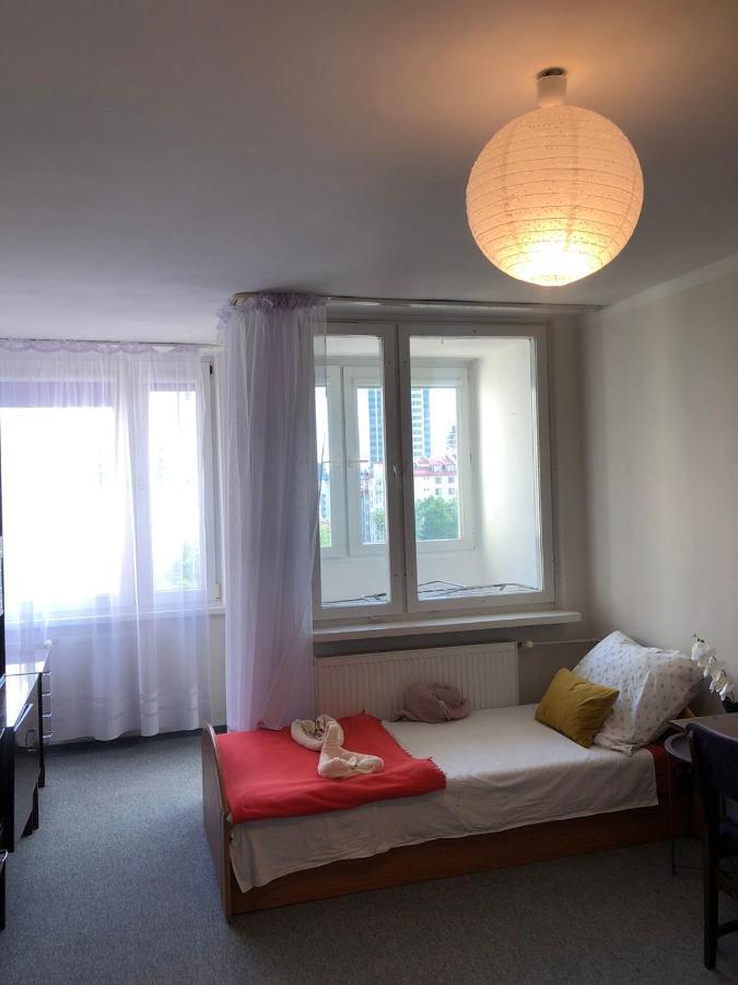 Comfortable 3 Bedroom Rental Unit With A Cozy Balcony In Center Warszawa Zewnętrze zdjęcie