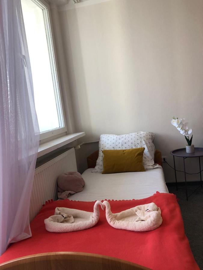 Comfortable 3 Bedroom Rental Unit With A Cozy Balcony In Center Warszawa Zewnętrze zdjęcie